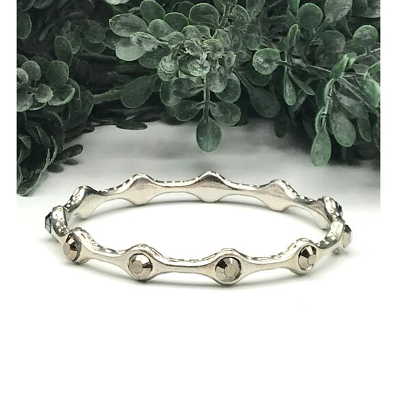 Silver-Tone Wavy Bangle Bracelet With Faceted Gemstone Accents hammered finish - Picture 3 of 5